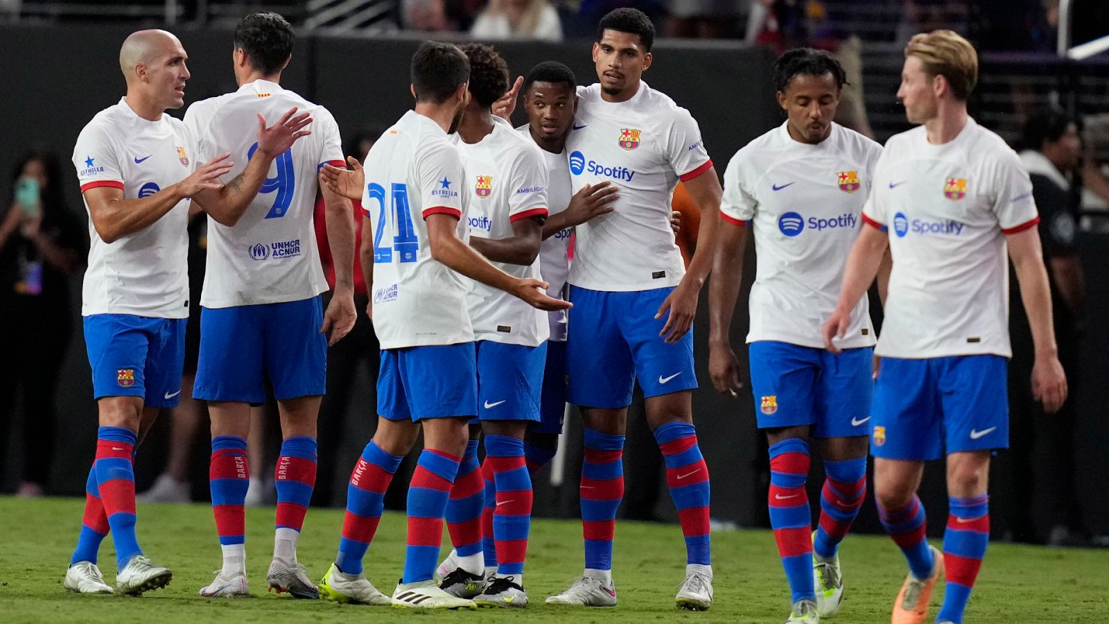 Ansu Fati hace olvidar a Dembélé con un golazo al Milan