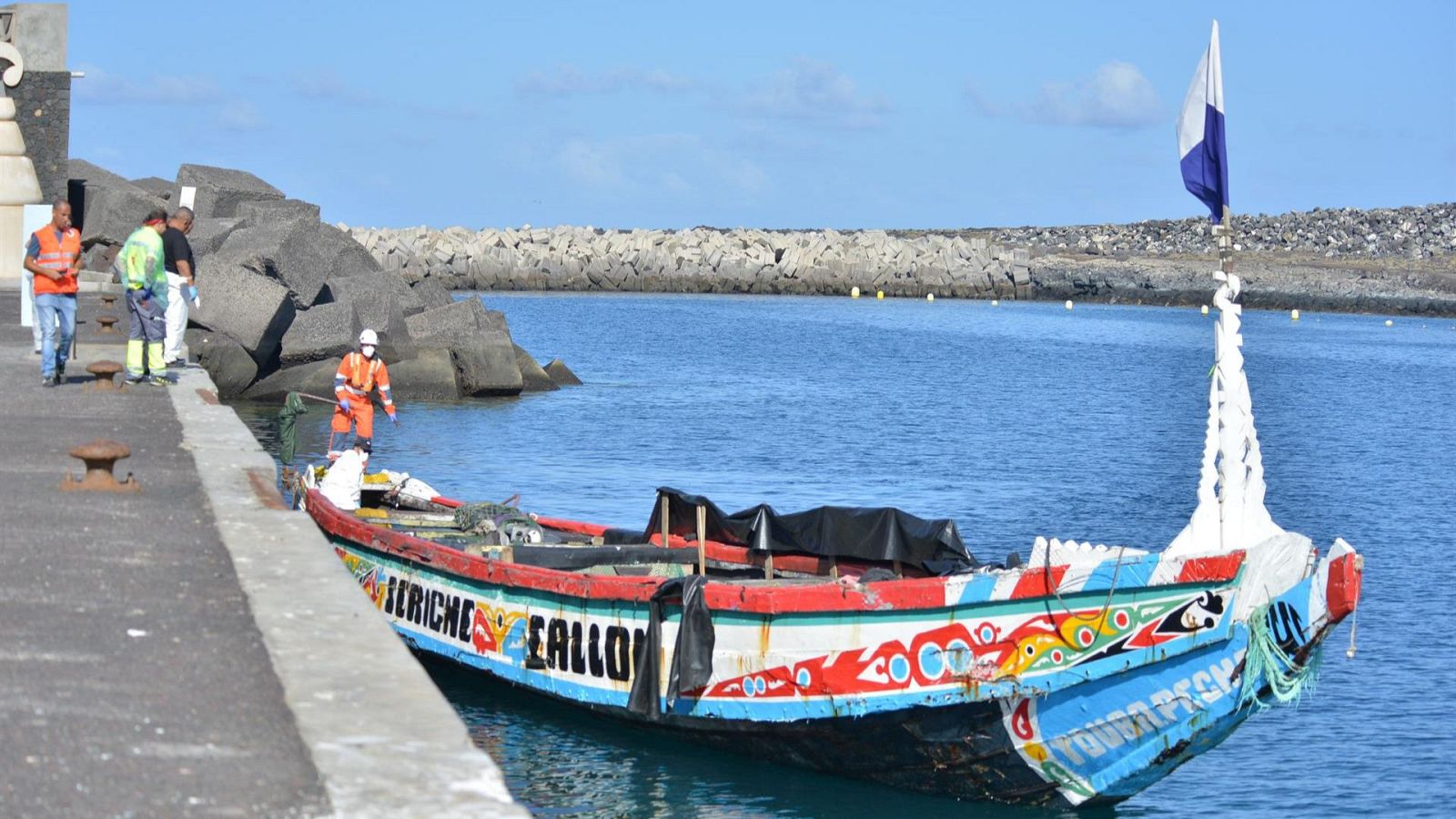 Cayuco en el que iban 154 personas