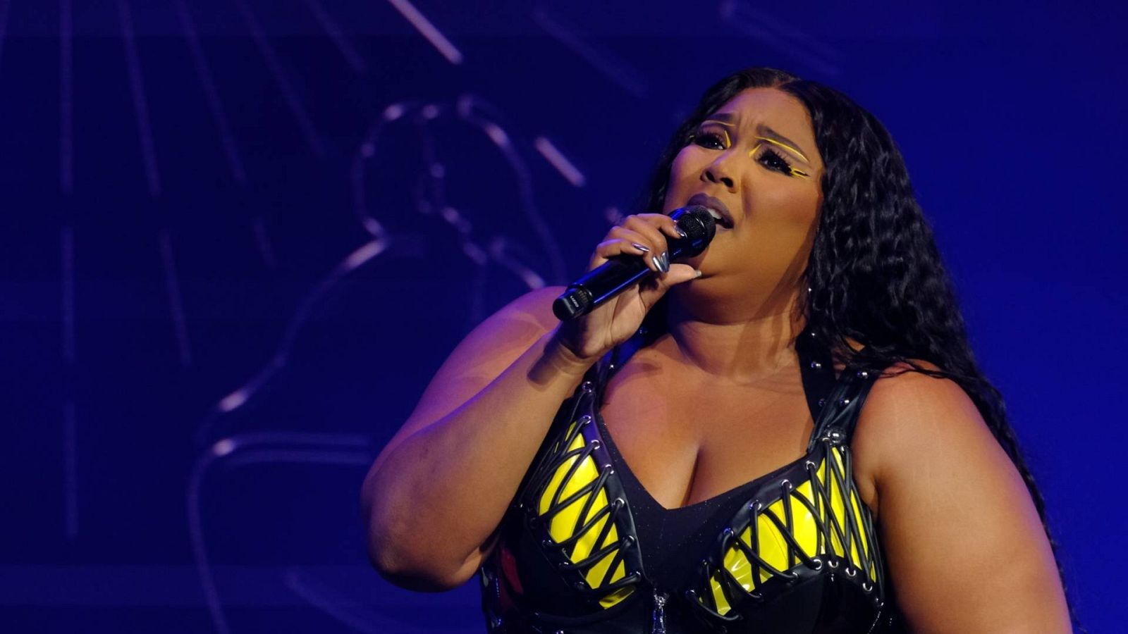 La cantante Lizzo ha negado las acusaciones "increíbles" de sus exbailarinas