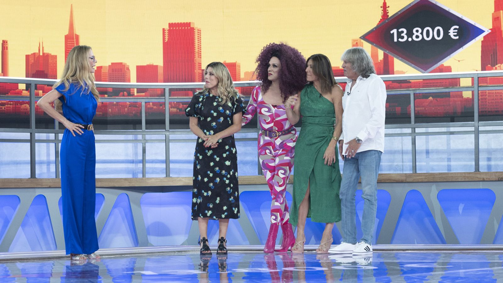 La presentadora Paula Vázquez junto a los invitados Raquel Revuelta, Sharonne, José Mercé y Valeria Ros