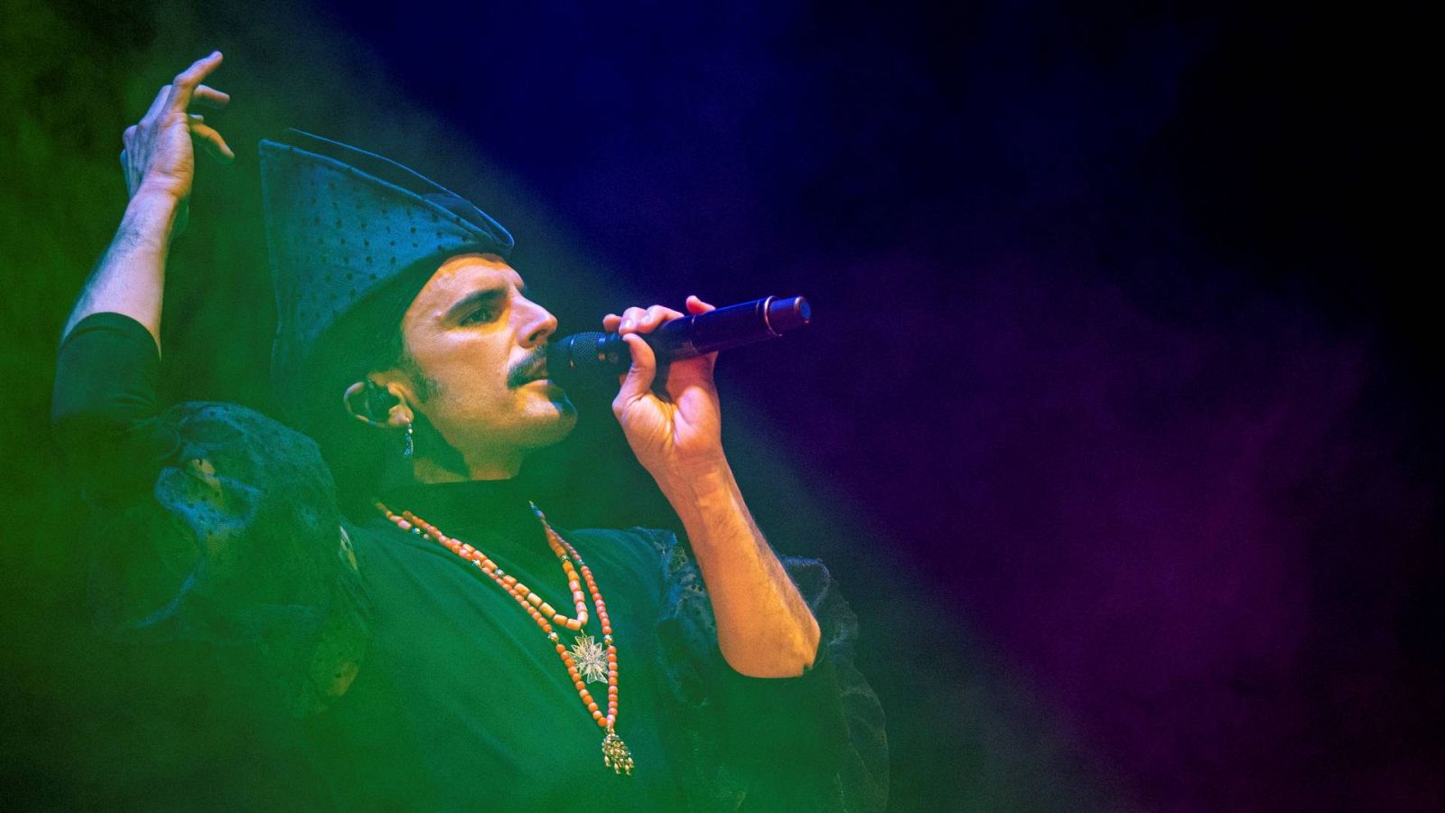 Rodrigo Cuevas, agitador folclórico