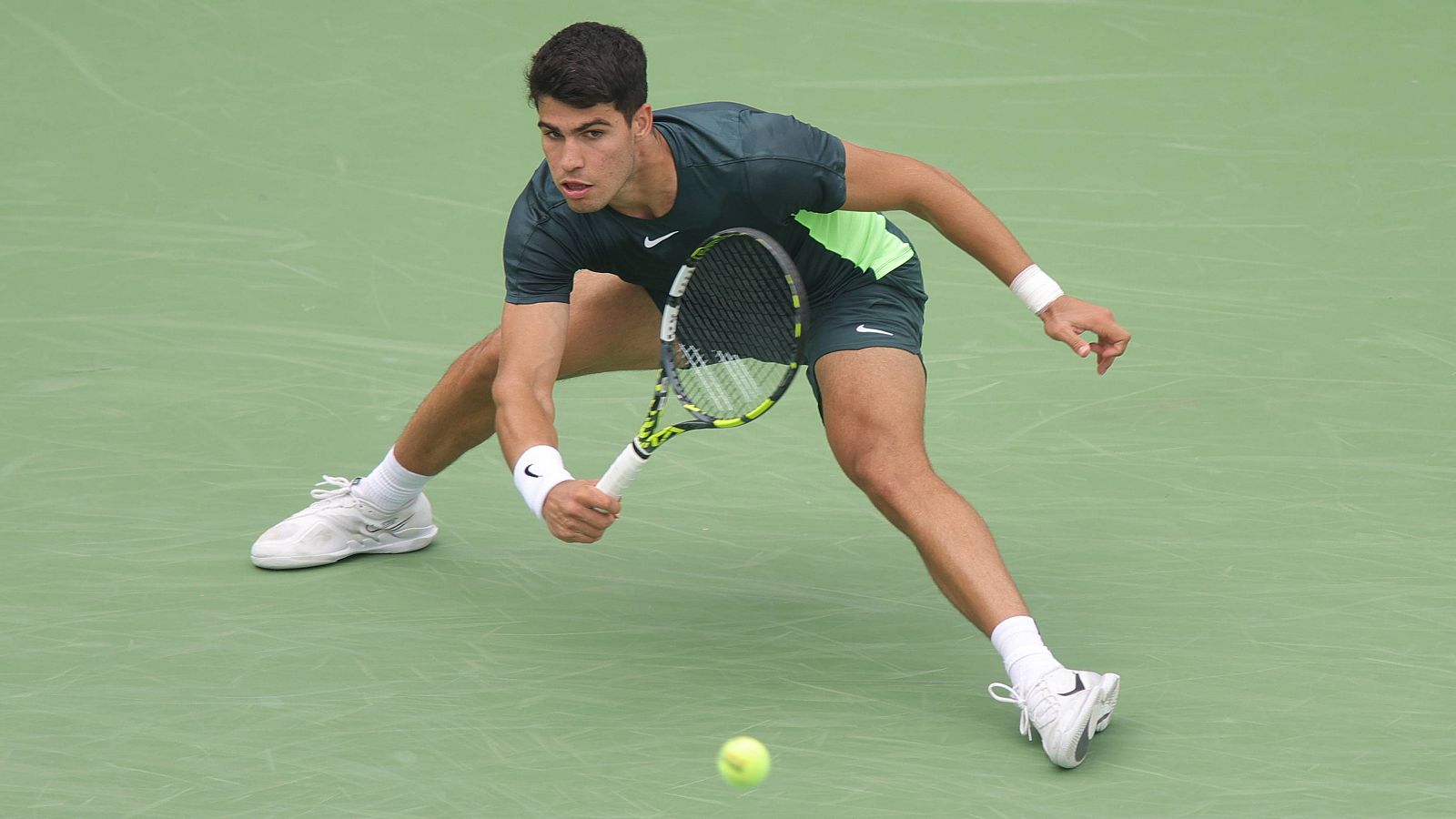 Carlos Alcaraz en su partido contra Tommy Paul en Ccincinnati.