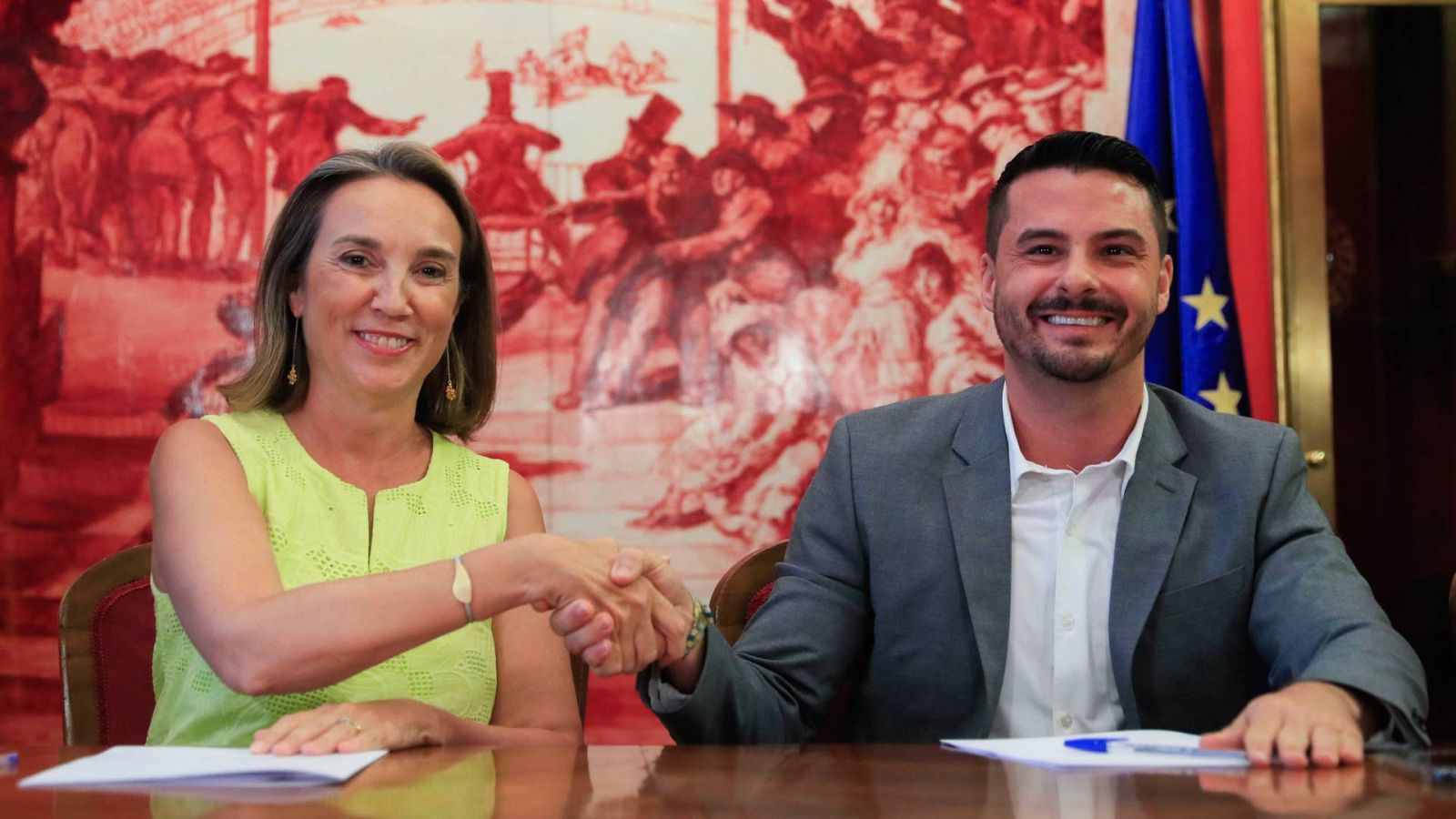 El PP y CC firman la agenda canaria que asegura el apoyo del partido canario a la eventual investidura de Feijóo