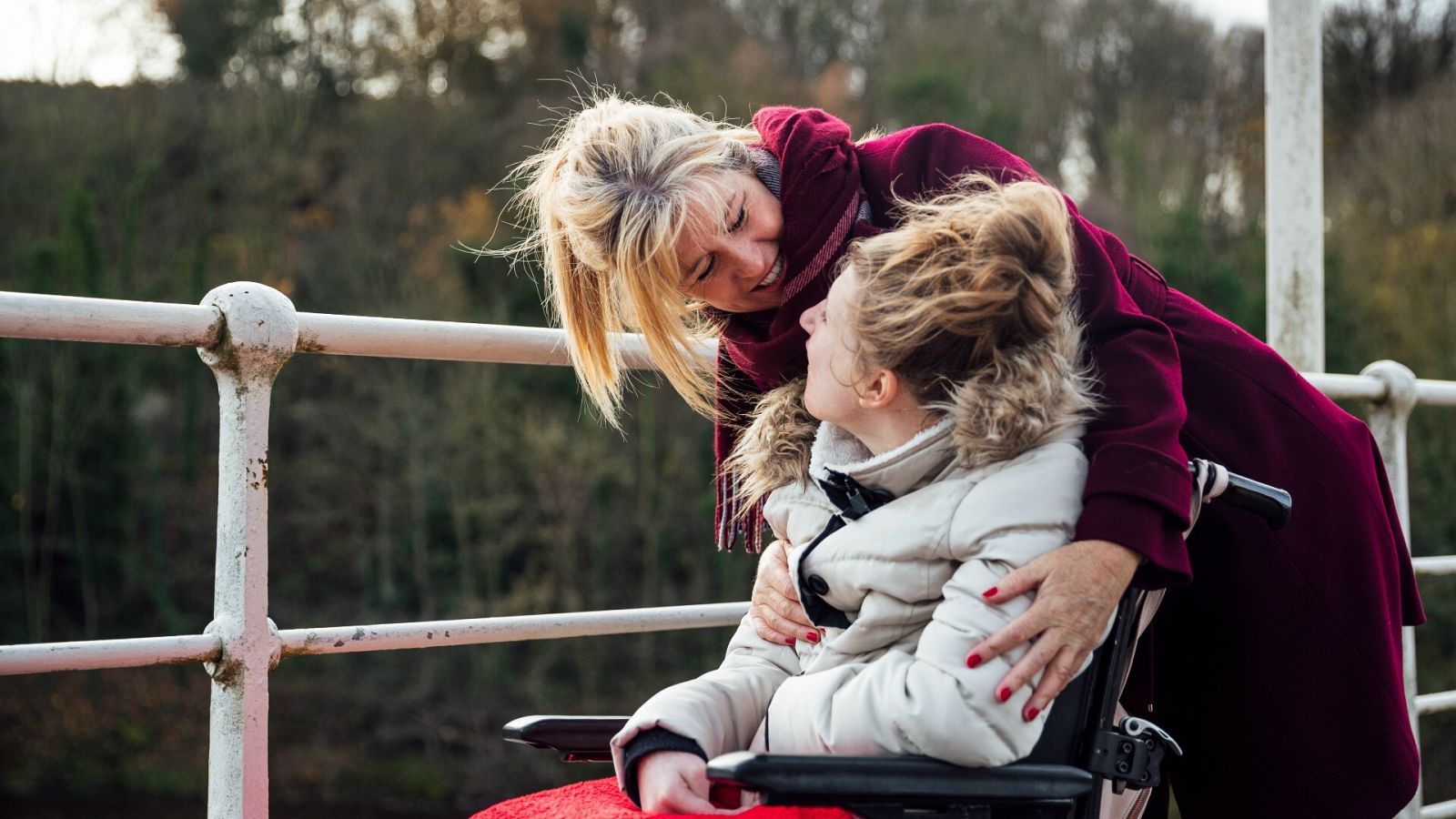 Implantes cerebrales y un avatar digital "devuelven" el habla a una mujer con parálisis