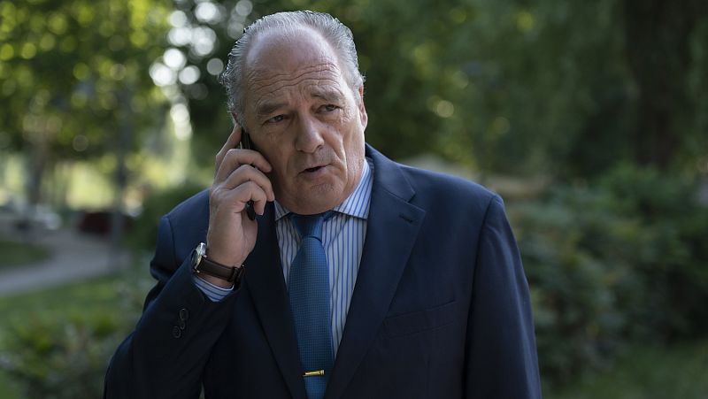 '4 estrellas' | �Por qu� env�a Alfredo dinero a una cuenta en Suiza?