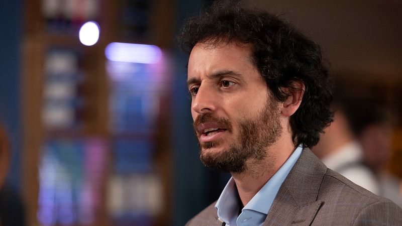 '4 estrellas' | �Hugo ha despertado del coma y reaparece en el hotel Lasierra!