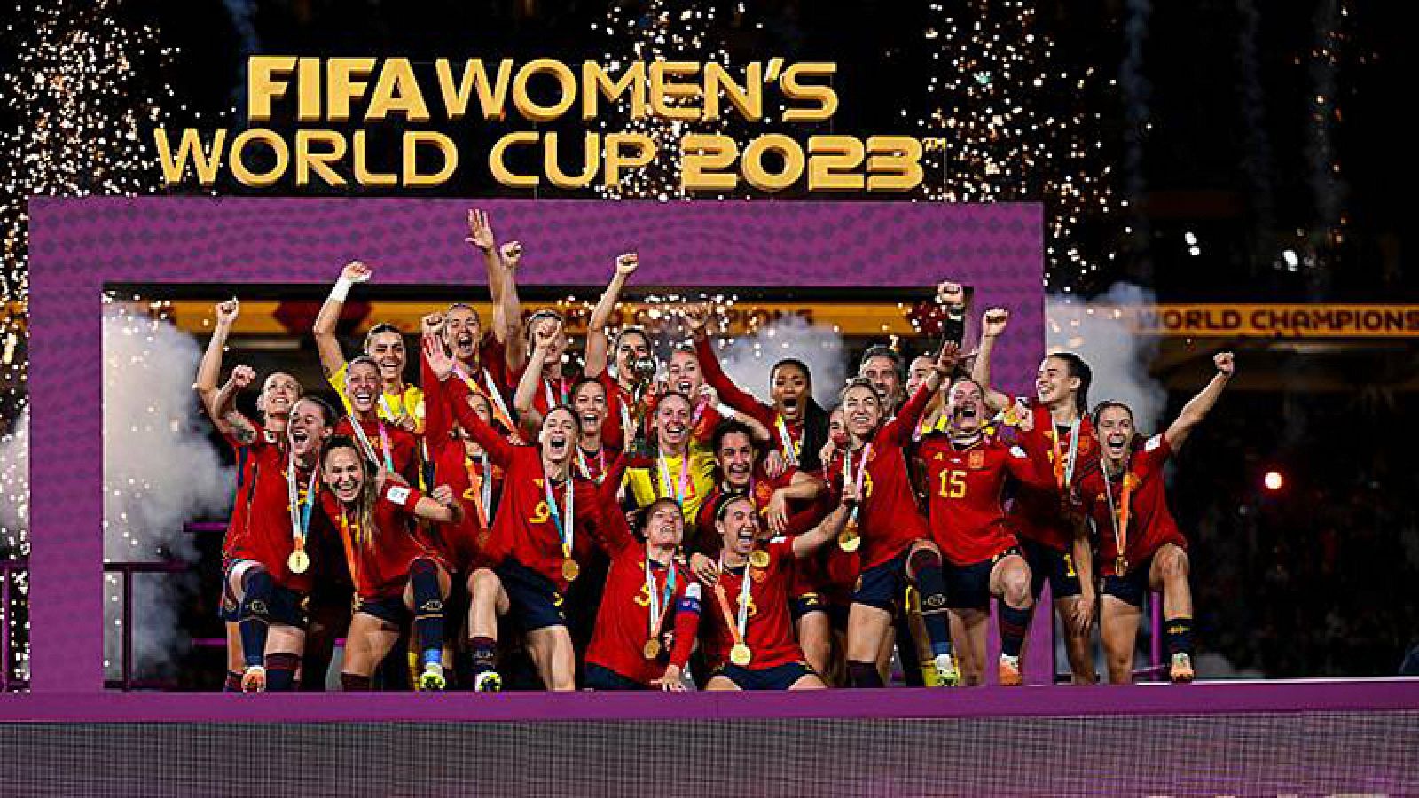 La selección femenina tras ganar el mundial, uno de los grandes momentos del mes