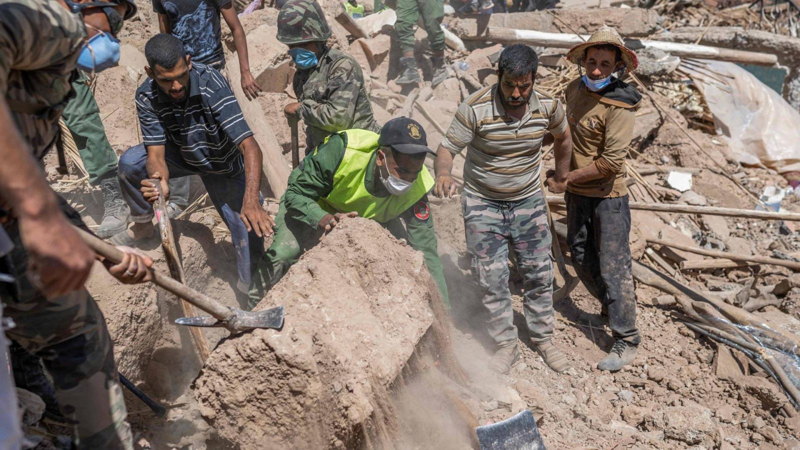 Terremoto en Marruecos: el personal de emergencia continúa las operaciones de rescate