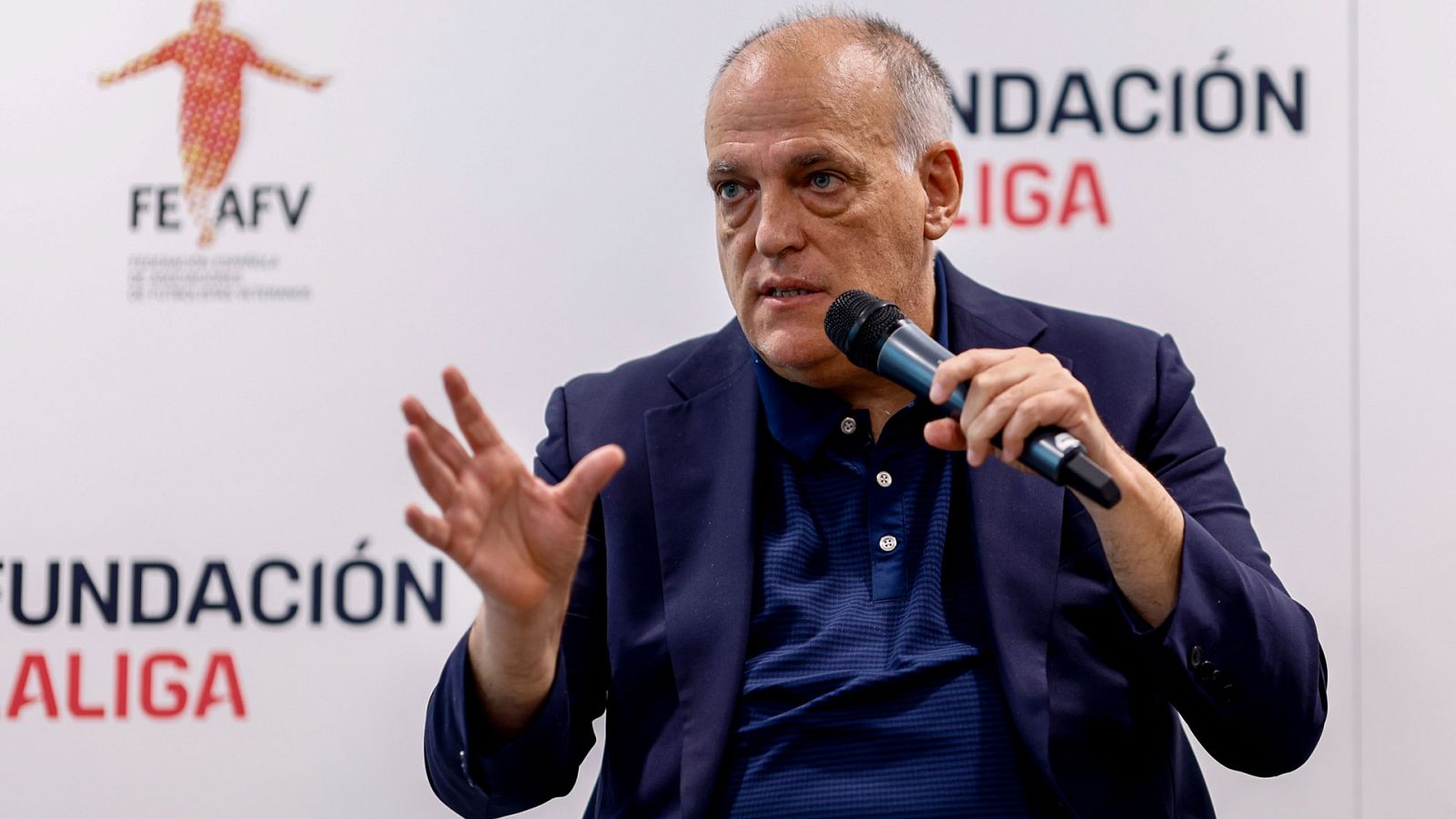 Tebas asiste a la presentaciÃ³n de la firma de acuerdo entre LALIGA y la FEAFV