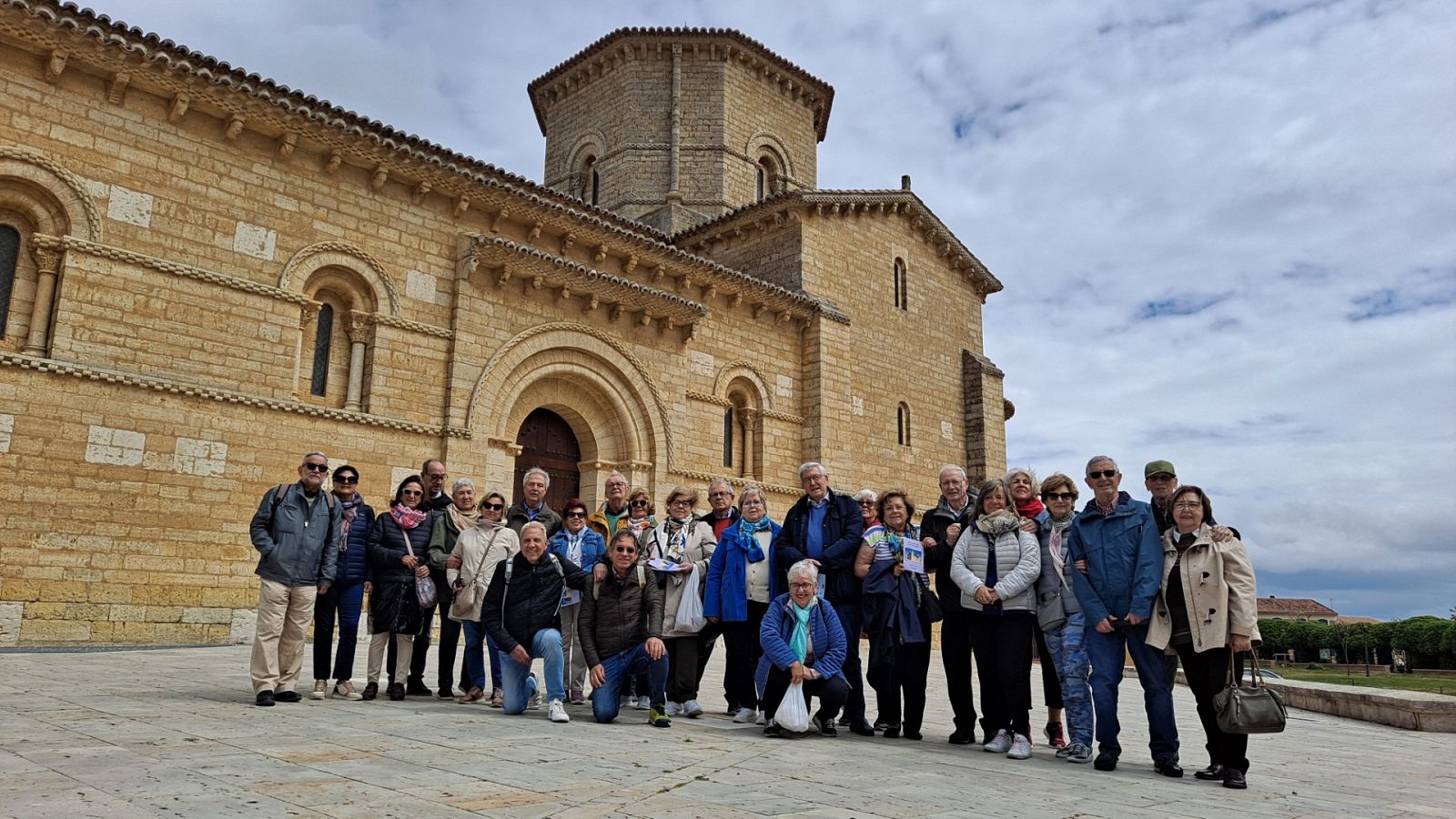 Frente a la iglesia de San Martín de Frómista