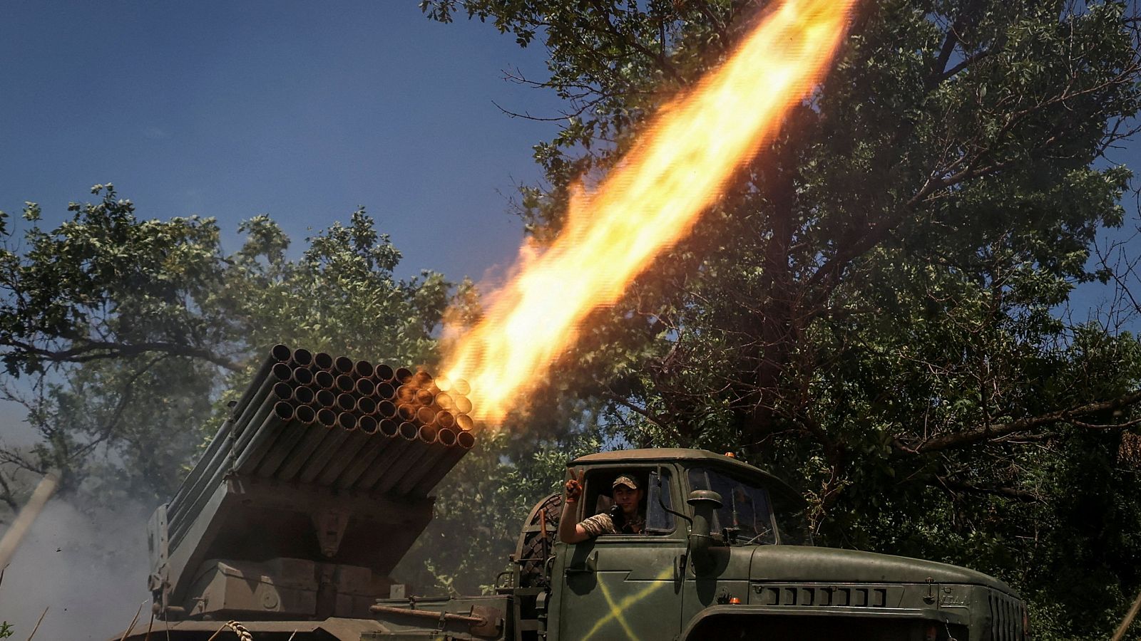 Fuerzas ucranianas lanzan un misíl