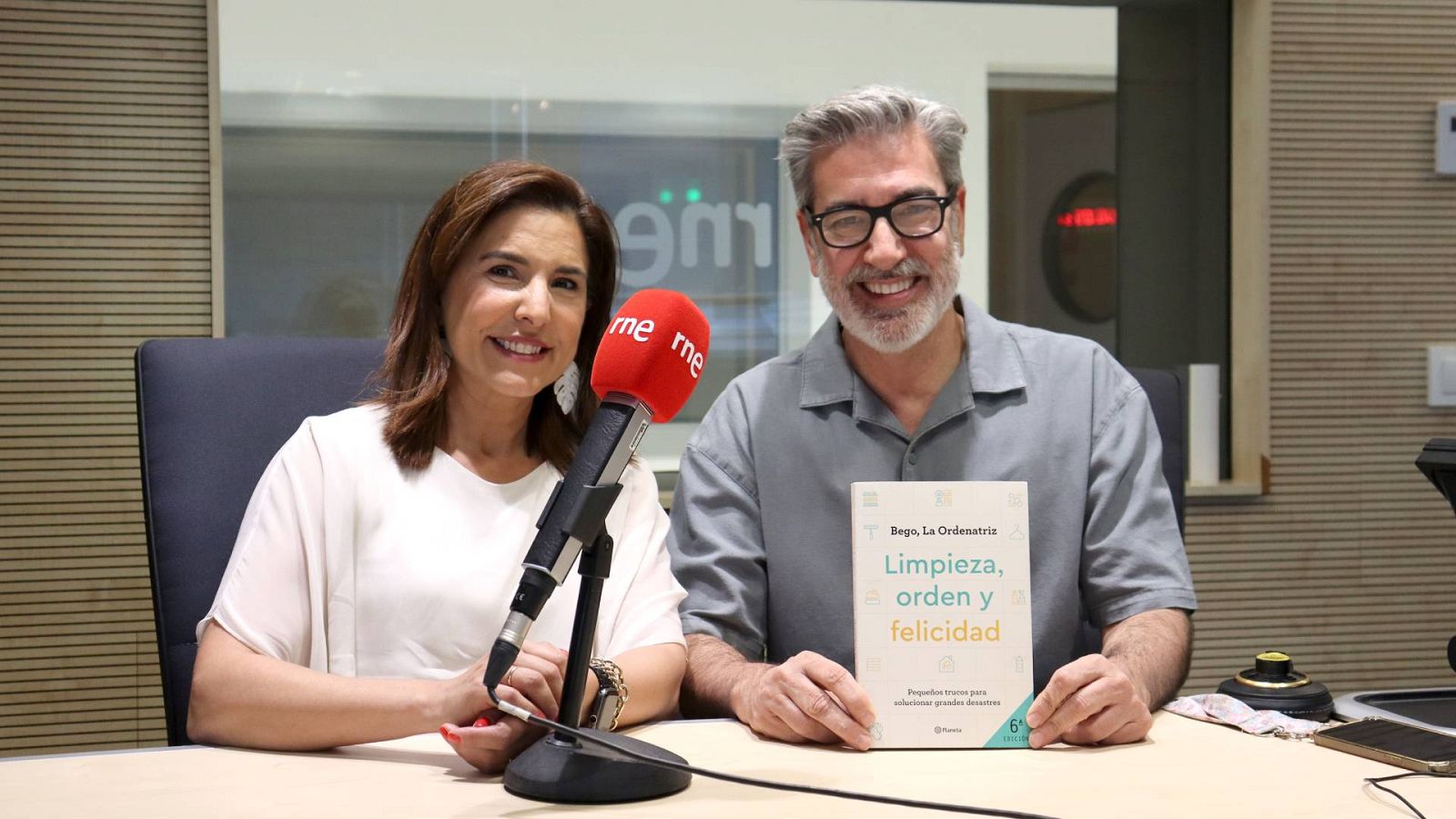 Arturo Martín recibe a Begoña Pérez, 'La Ordenatriz'
