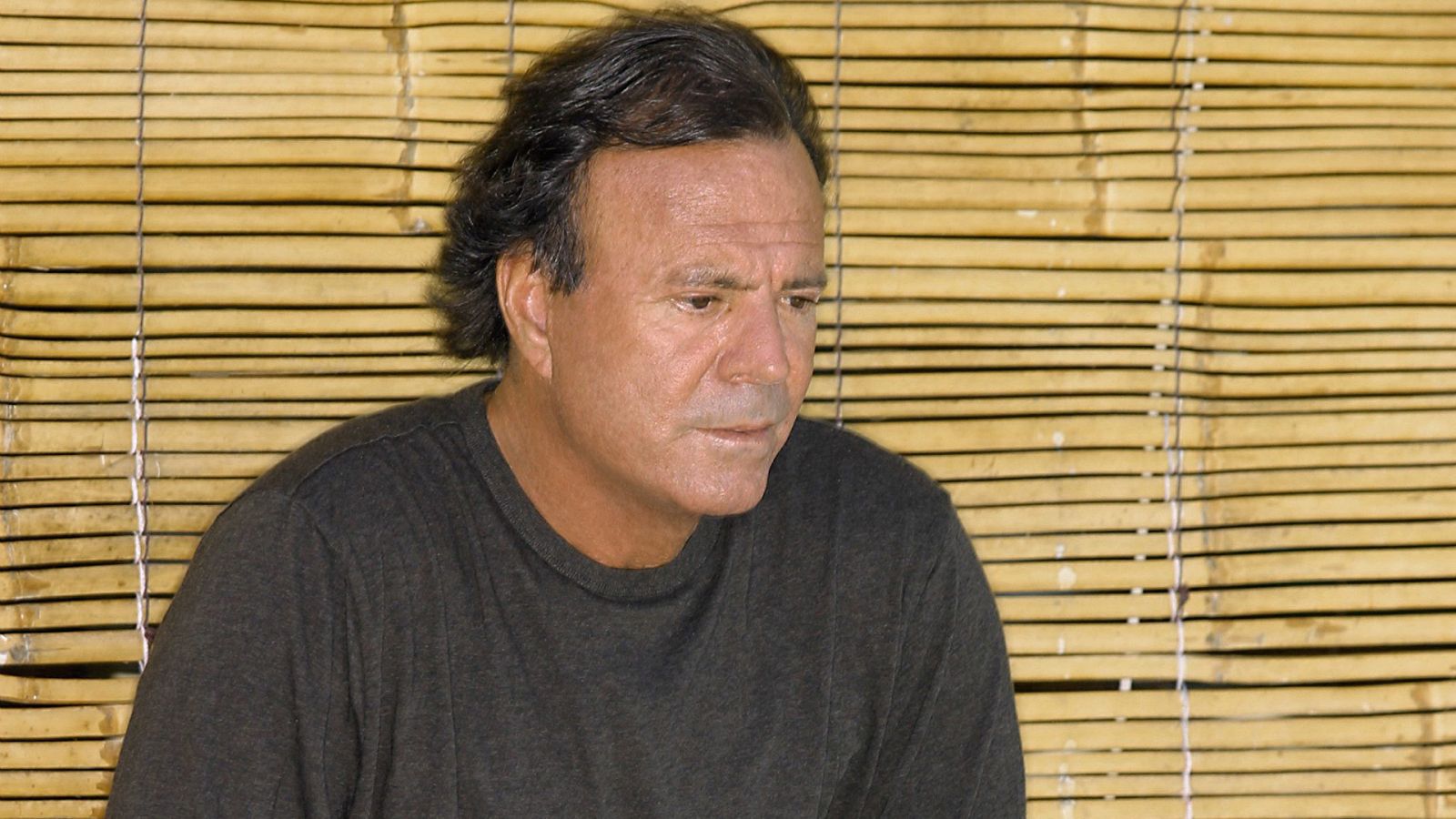 Julio Iglesias, un hombre solo