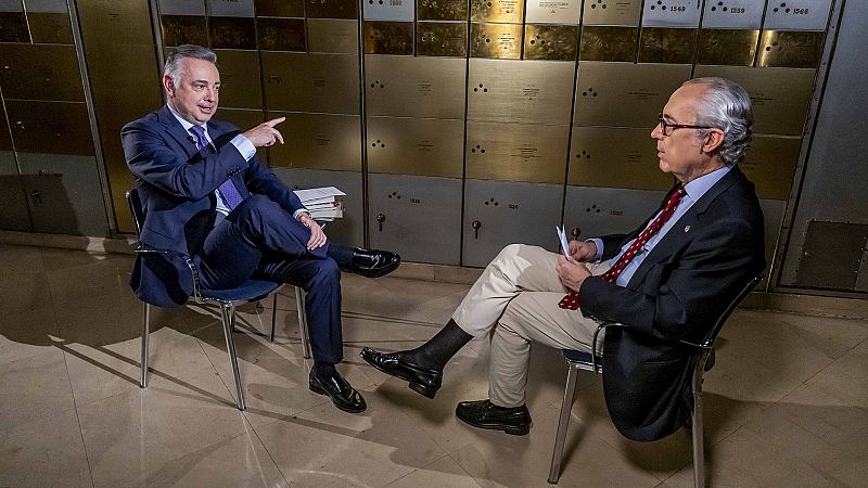 El poeta Luis Alberto de Cuenca, en 'Plano General'