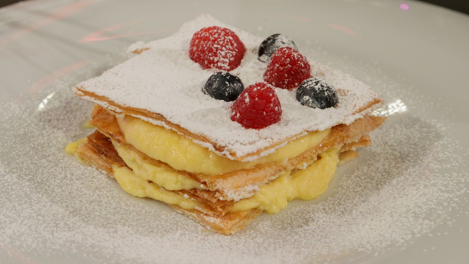 Receta de milhojas de crema catalana de Jorge Sanz en MasterChef Celebrity 8