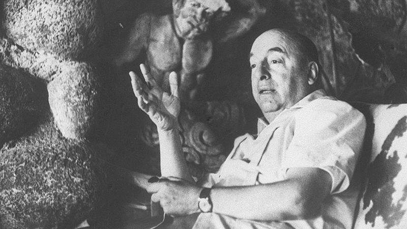 Neruda lee a Neruda: "Pido silencio", como poema emblemático del chileno 