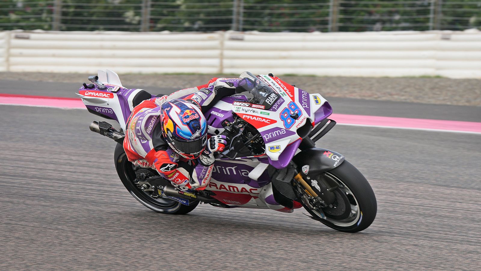 Jorge Martín gana en la carrera corta de La India