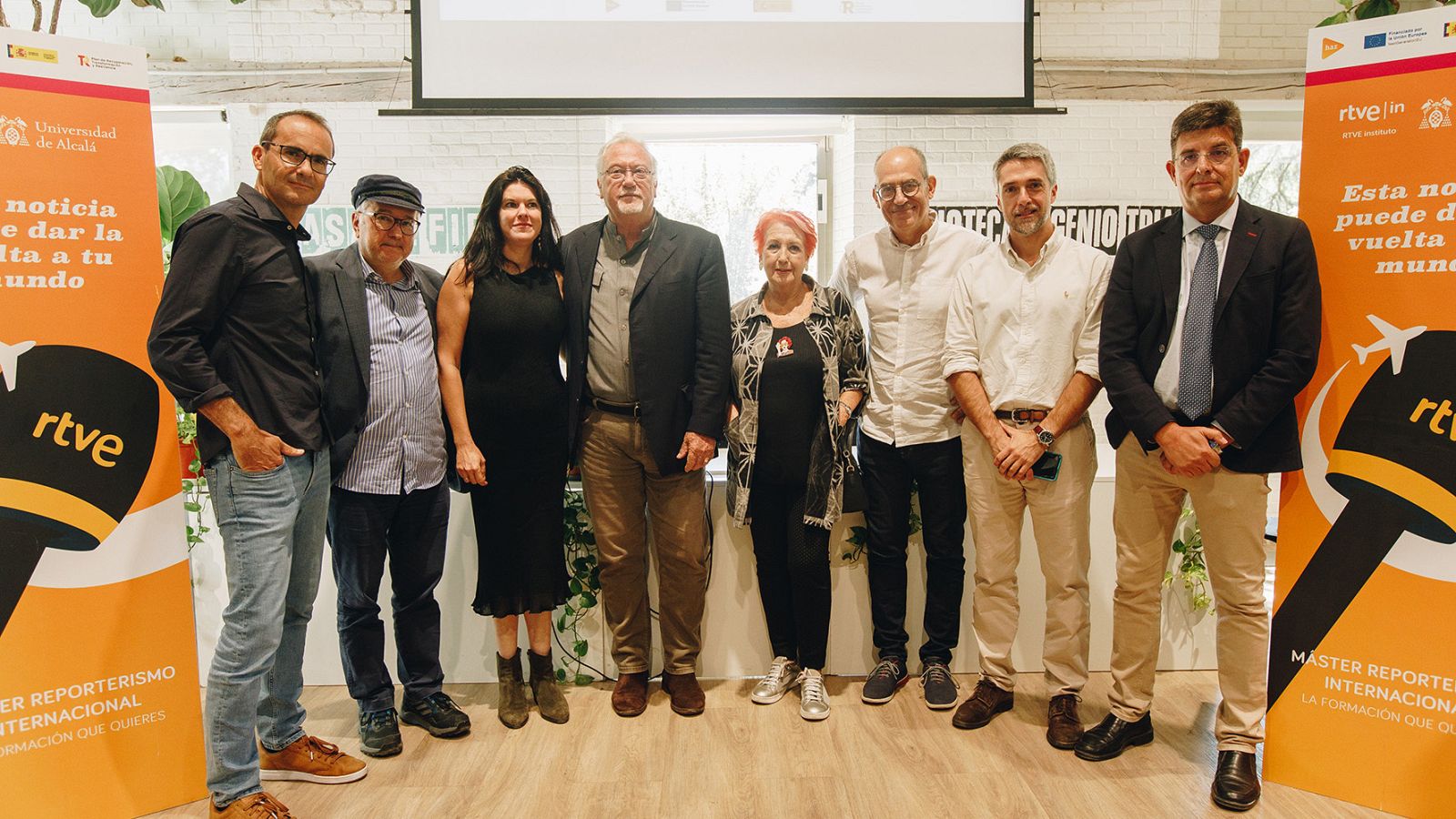 De izquierda a derecha: David Jiménez García, Alfonso Armada, Mónica García Prieto, Jon Lee Anderson, Rosa María Calaf, José Antonio Guardiola, Carlos Franganillo y Carmelo García Pérez