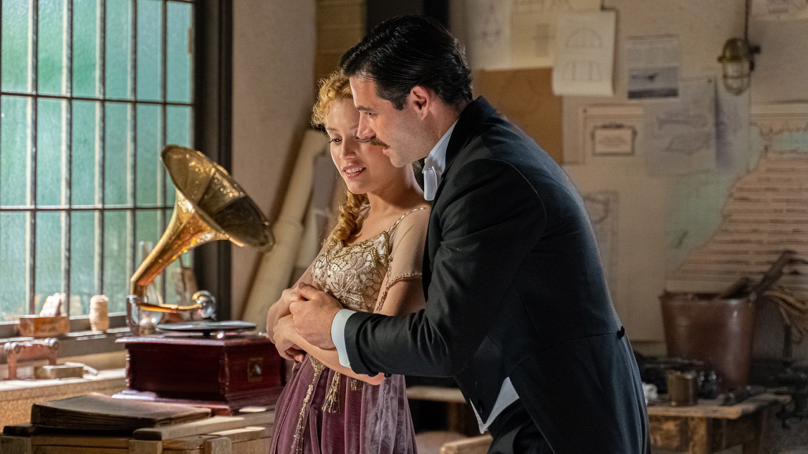 Escena de 'La Promesa' con Jana (Ana Garcés) y Manuel (Arturo Sancho)