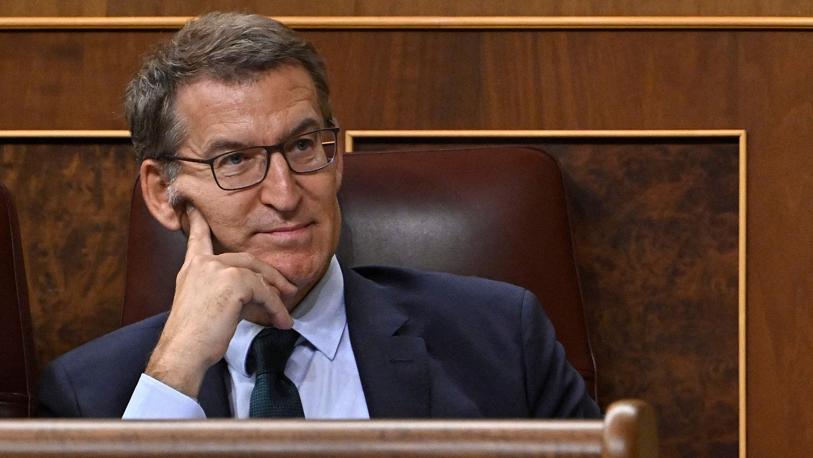 Alberto Núñez Feijóo escolta les intervencions dels grups al Congrés abans de la votació