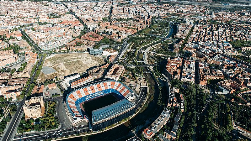 57 aos del estadio Vicente Caldern: descubre los estadios de ftbol ms curiosos del mundo 