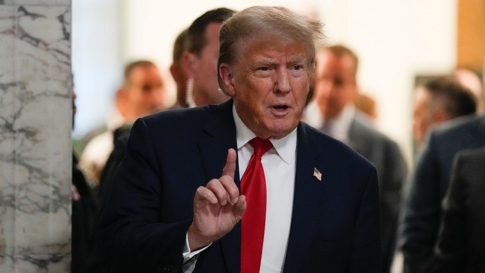 Un juez reprende a Trump por atacar a su secretaria en internet