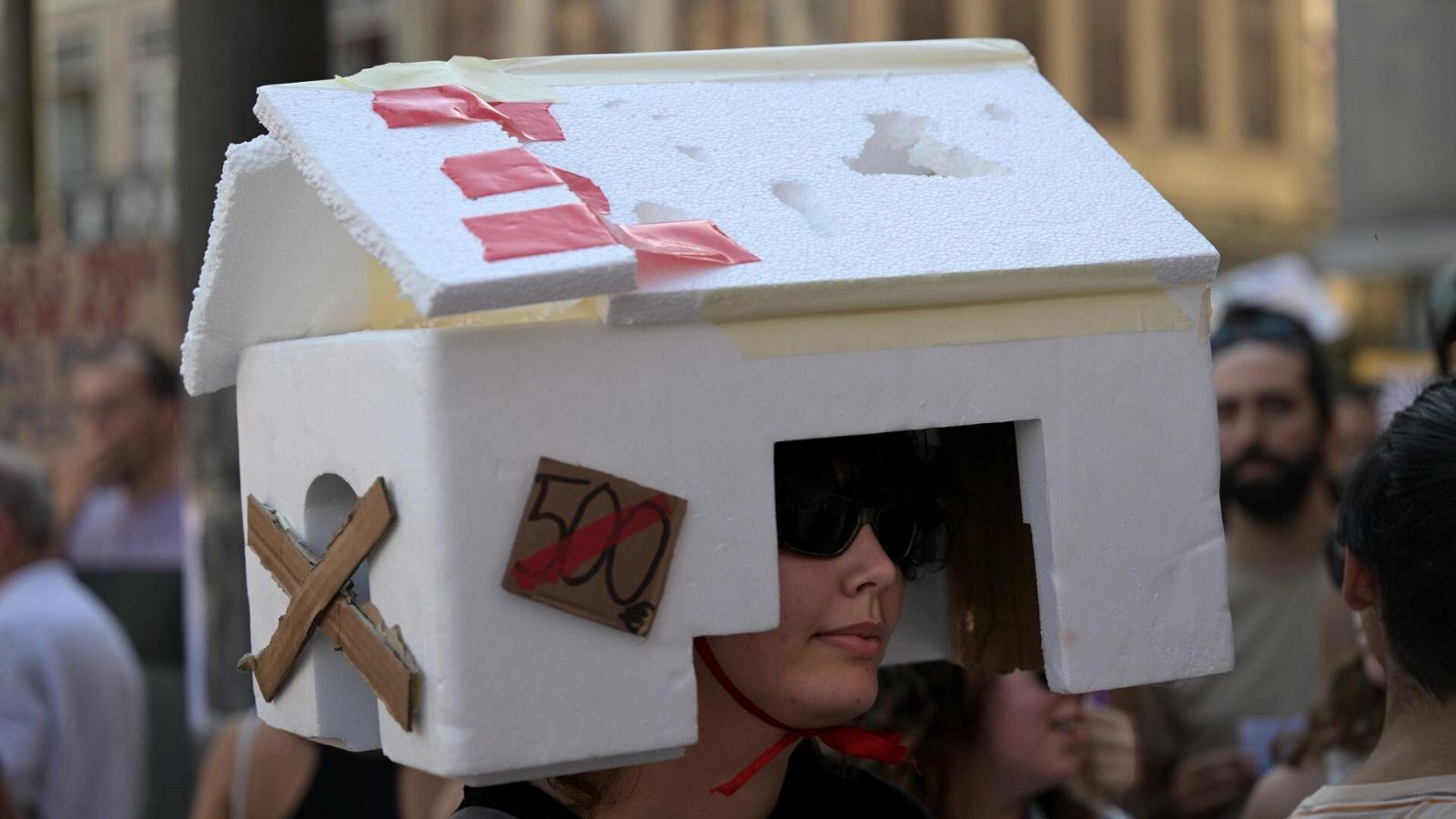 Una portuguesa reclama una casa para vivir