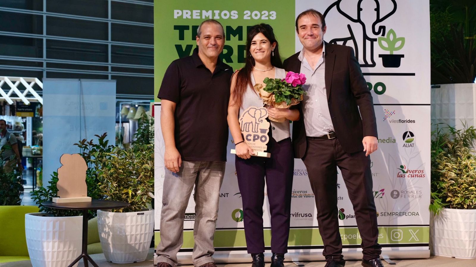 David Ruiz, director 'Va de verd'; Clara Redondo, guanyadora del Premi Moly, i Emilio Estévez, president de l'ACPO