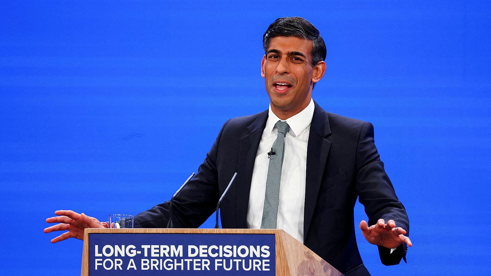 El primer ministro británico Rishi Sunak habla en la conferencia anual del Partido Conservador británico en Manchester