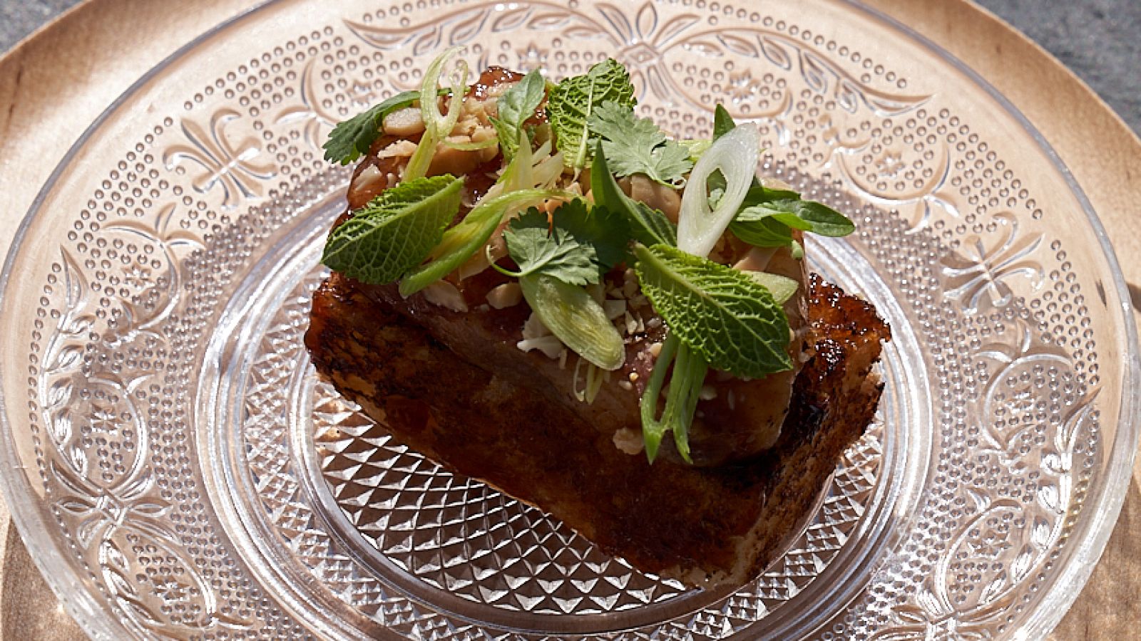 Receta de brioche de papada ibérica con teriyaki y cacahuete de MasterChef Celebrity 8