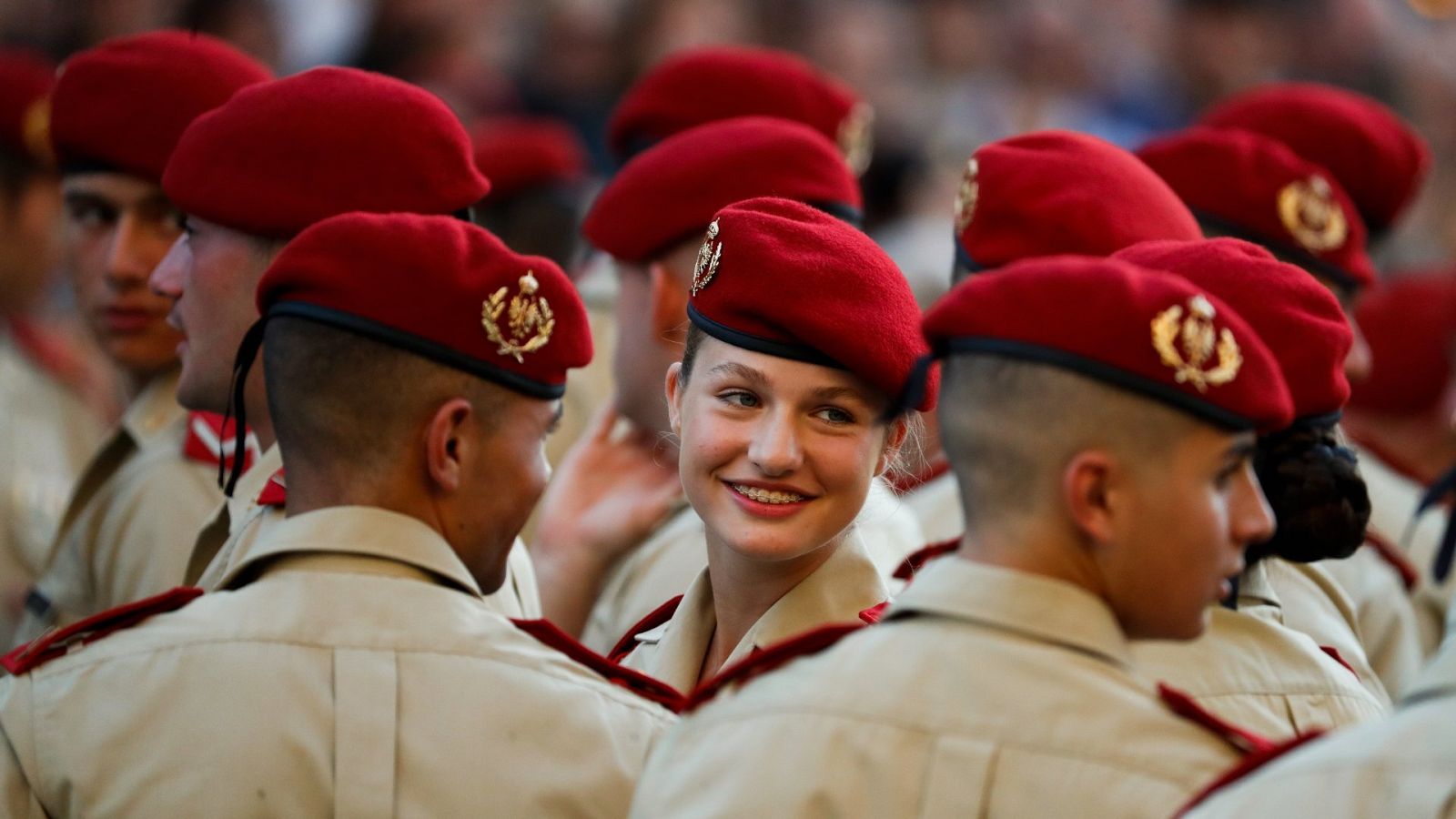 La princesa Leonor participa en la ofrenda floral a la Virgen del Pilar