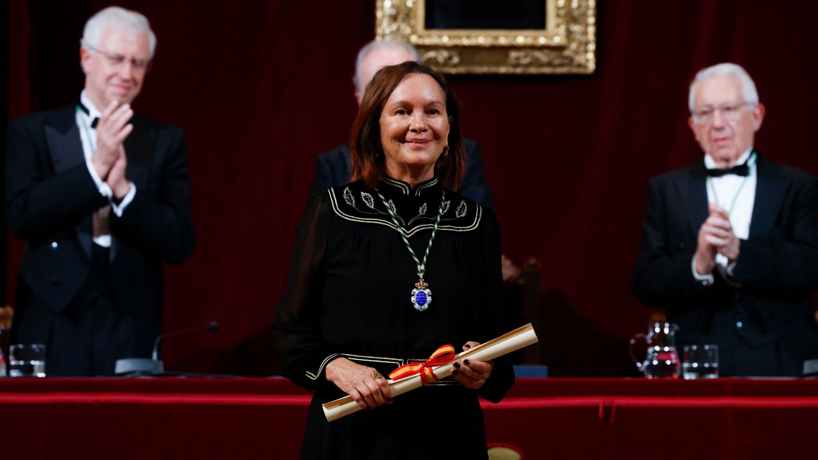 La escritora Clara Sánchez ingresa en la Real Academia Española donde ocupará la silla X