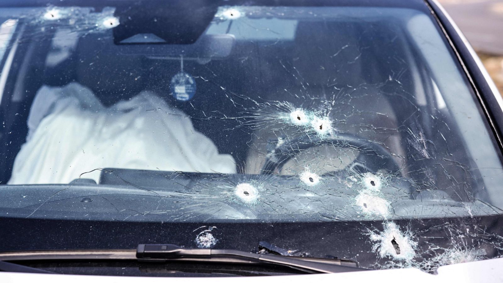Coche tiroteado por Hamás en el sur de Israel