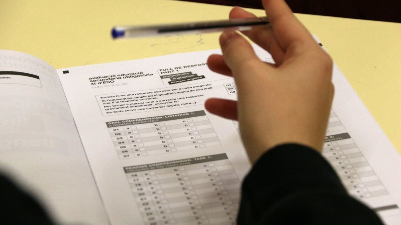 Empitjora el nivell de català i castellà a les competències bàsiques