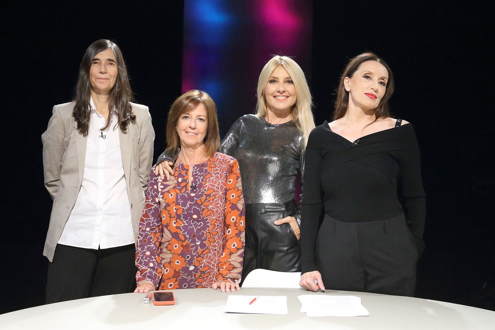 Cayetana Guillén Cuervo con Luz Casal, María Blasco e Isabel Oliver