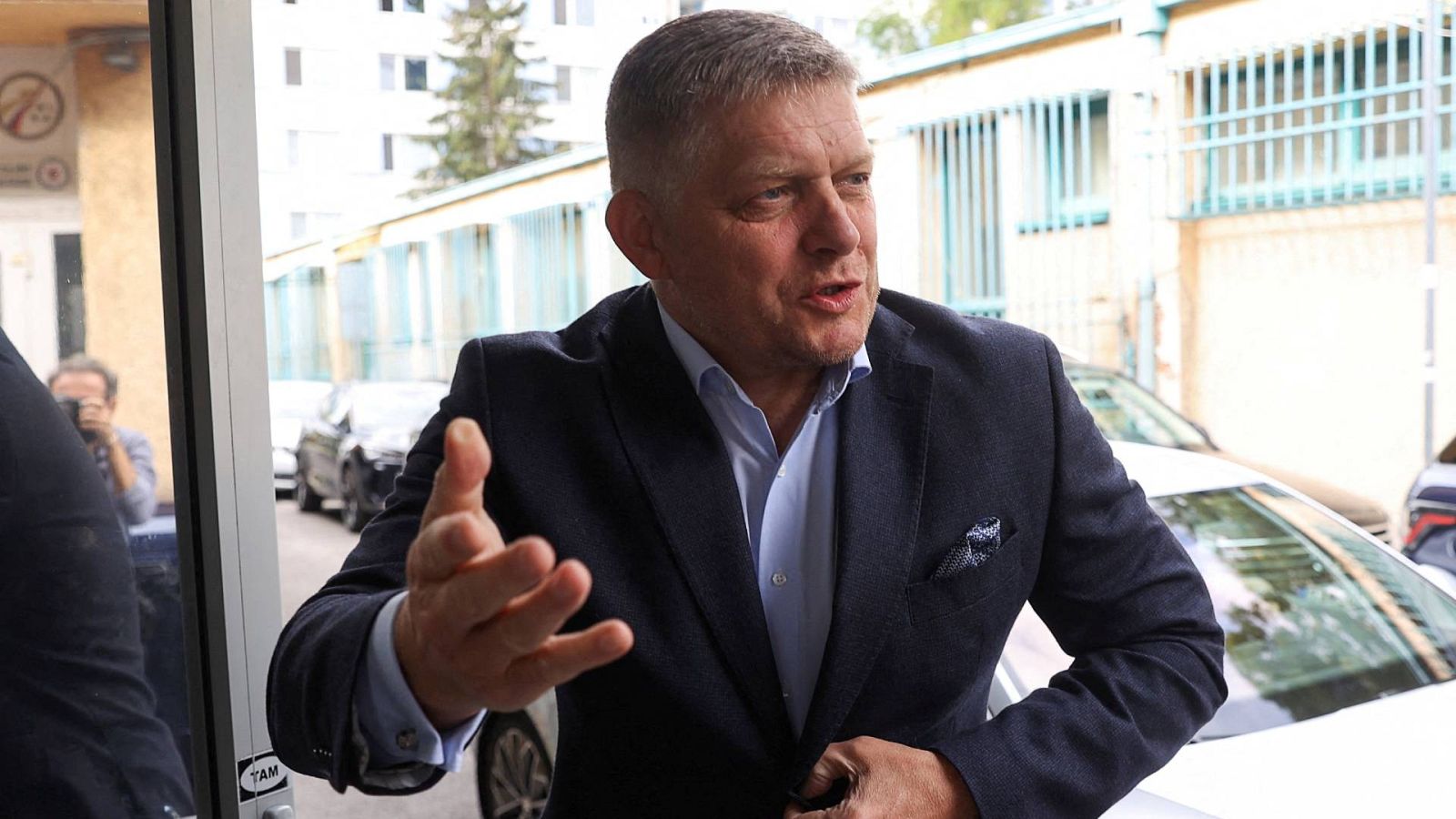 El líder del partido eslovaco Smer, Robert Fico, llega a la sede del partido tras las elecciones en el país el 1 de octubre