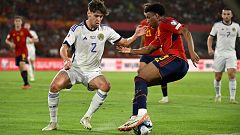 Nico Williams y Alejandro Balde abandonan la concentración de la selección española