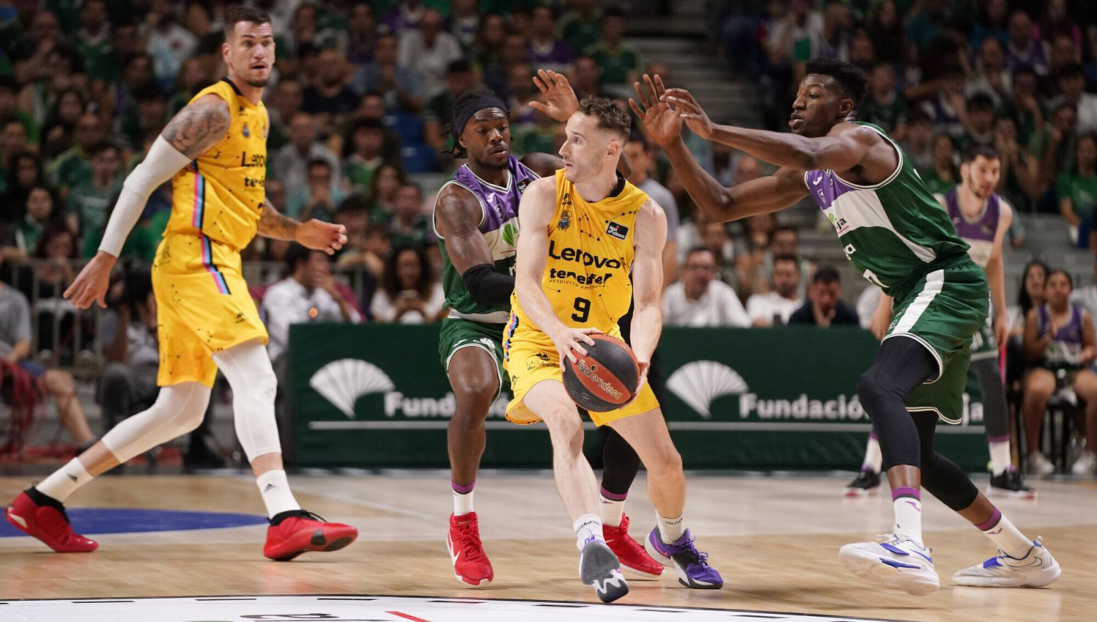 Marcelinho y Perry durante un partido de la temporada pasada