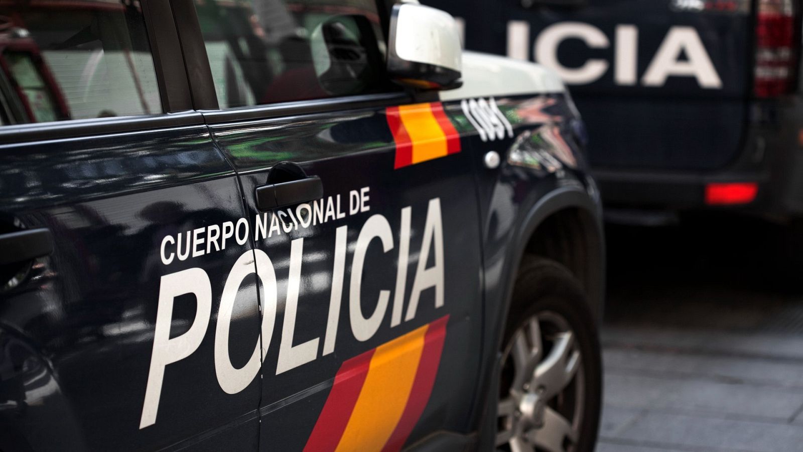 Dos vehículos de la Policía Nacional