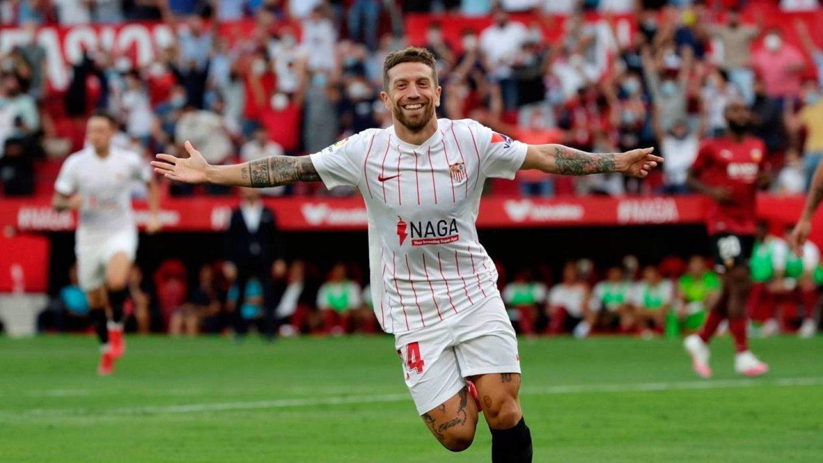 Papu Gómez, sancionado con dos años por dar positivo