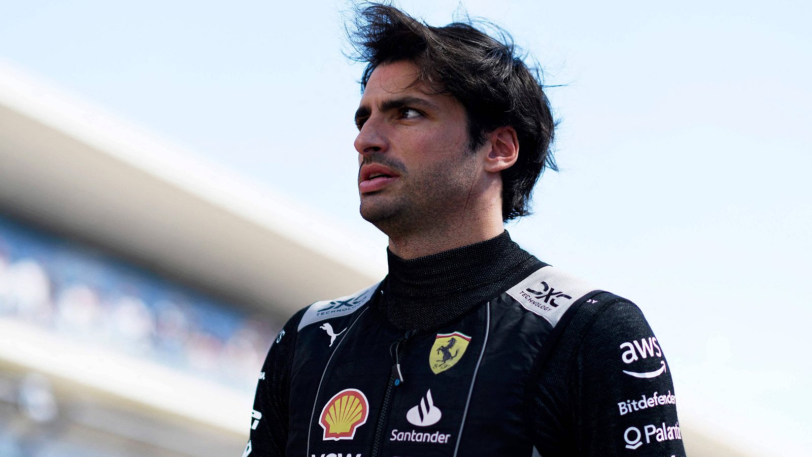 Carlos Sainz sube al tercer cajón del podio tras la descalificación de Hamilton