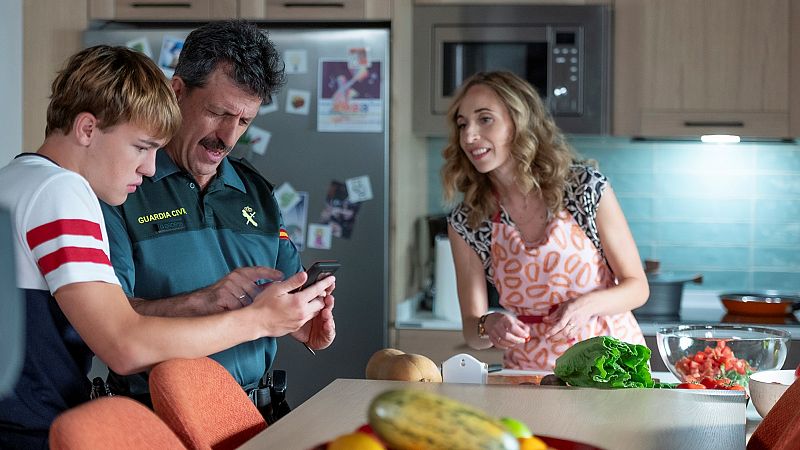 '4 estrellas' | Tiene motivos Silvia para desconfiar de Javier y su compaera Laura?