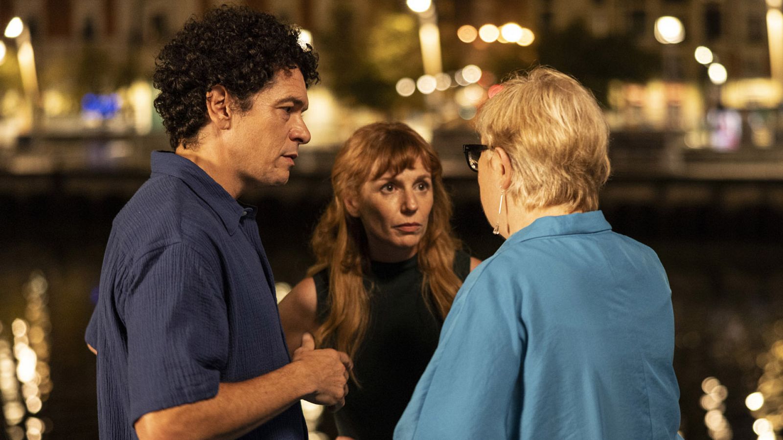 María Vázquez y Pablo Molinero, con Helena Taberna, durante el rodaje