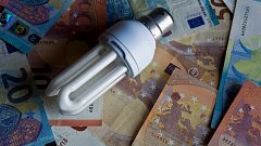 La luz baja un 76% este sábado, hasta 6,45 euros/MWh, su precio más bajo desde mediados de enero