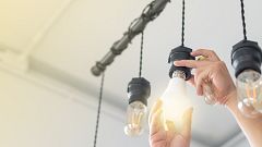La electricidad triplica su precio este martes hasta 104,92 euros/MWh