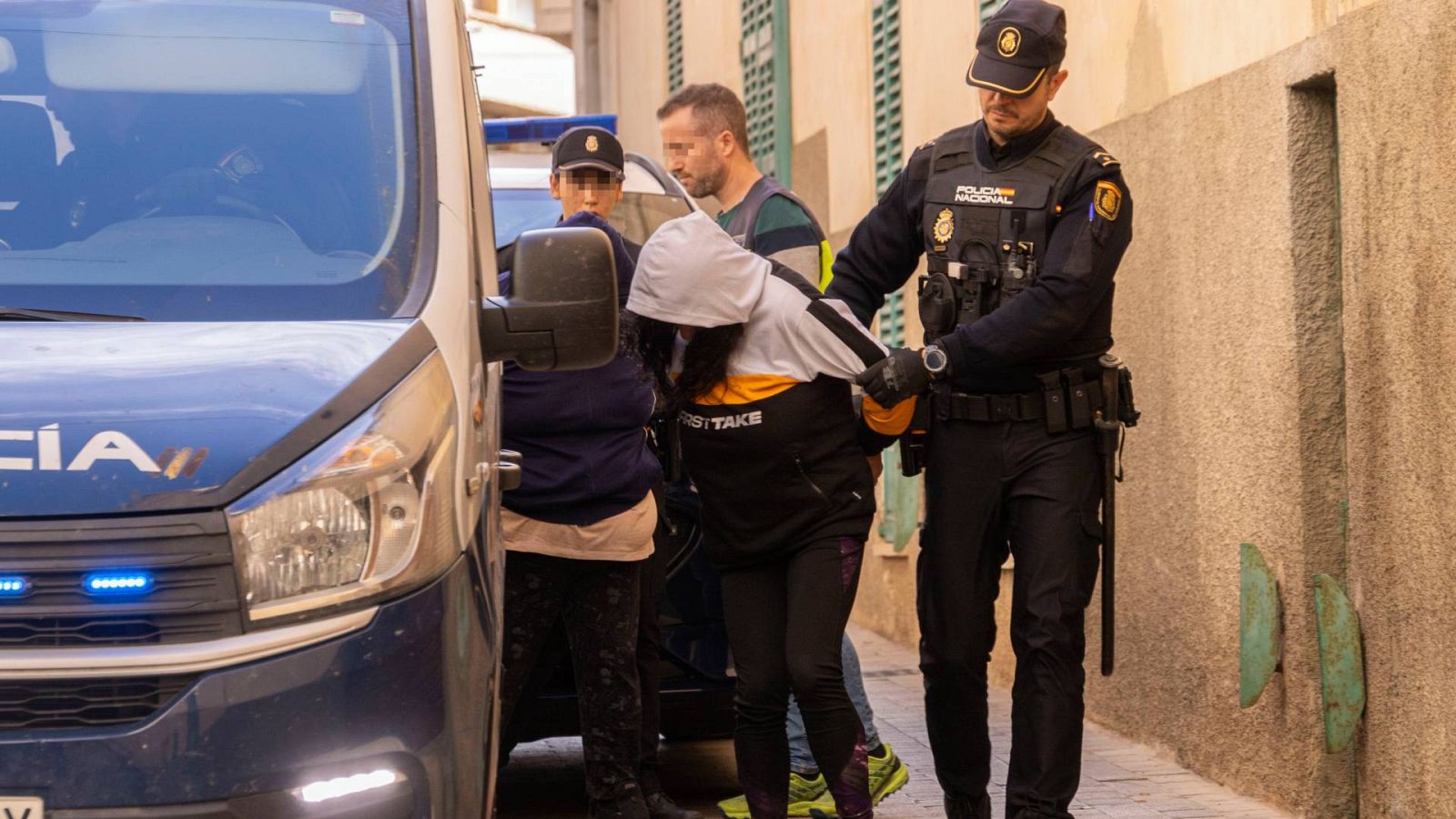 La madre de la bebé arrojada a un contenedor