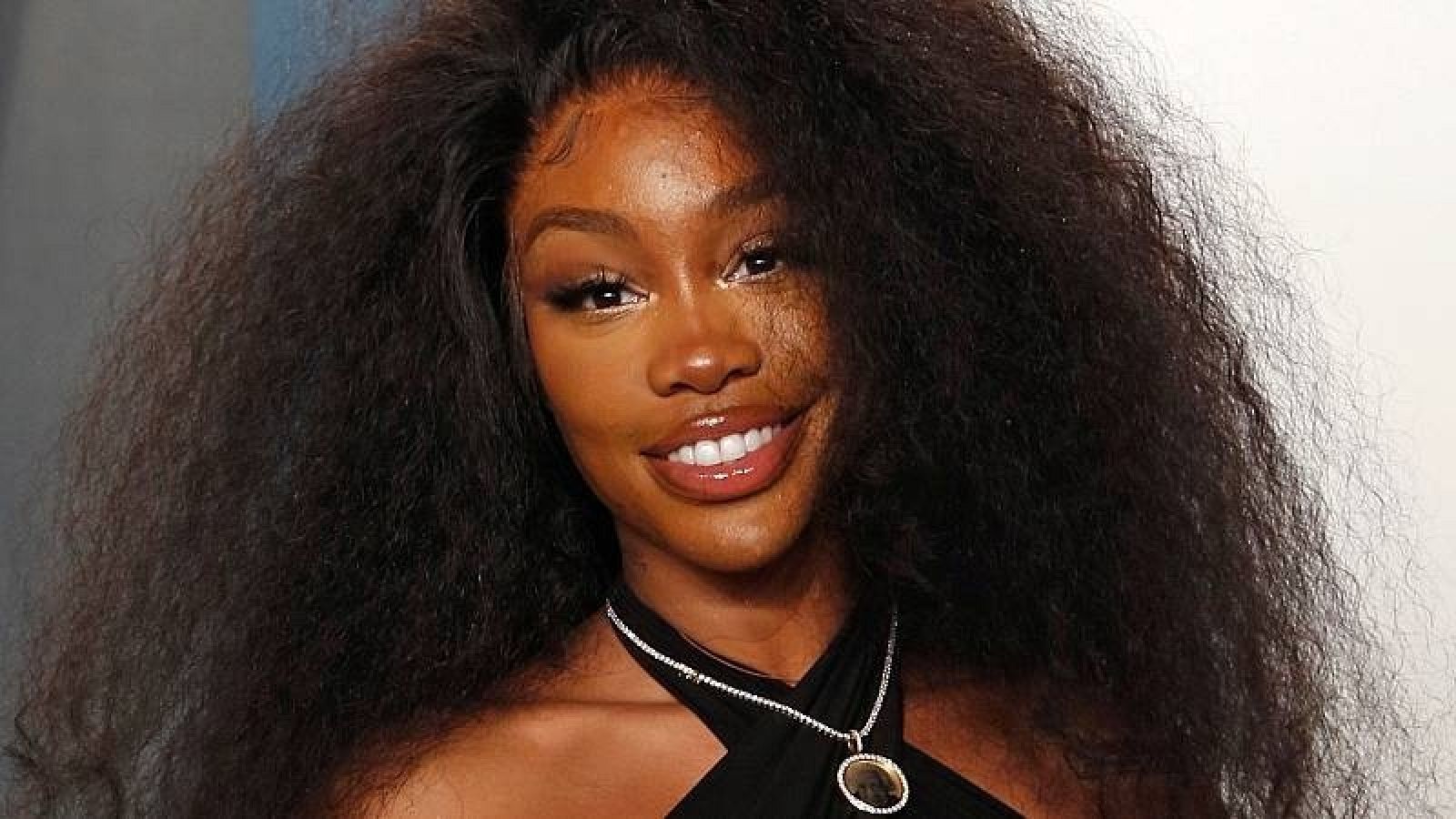 SZA lidera las nominaciones a los Grammy.