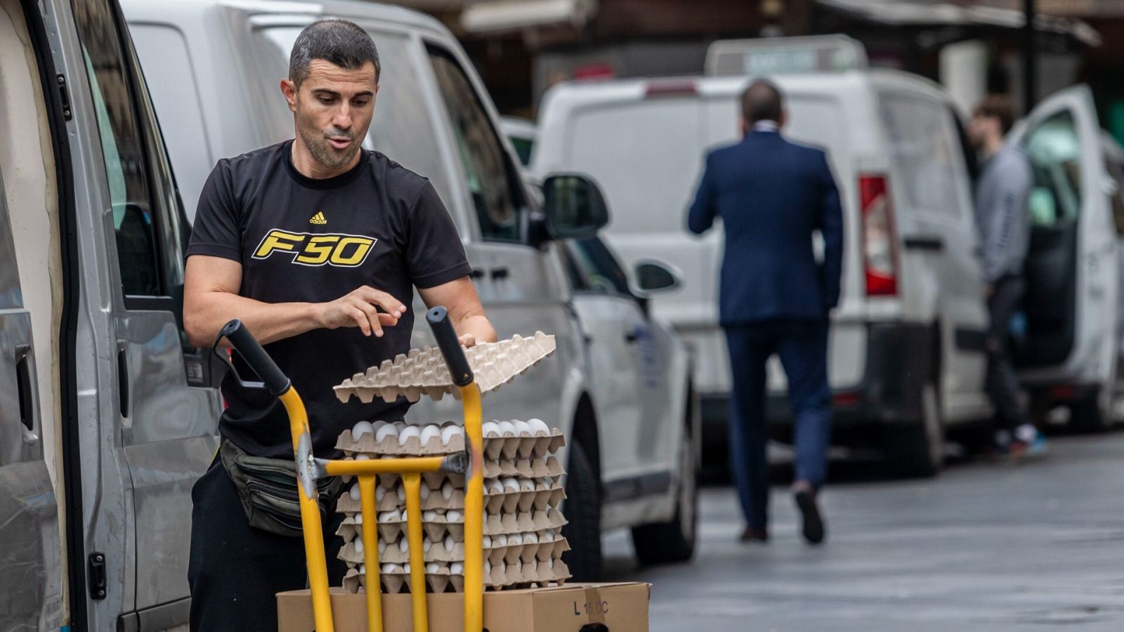 Díaz convocará a sindicatos y patronal para subir el salario mínimo tras la investidura