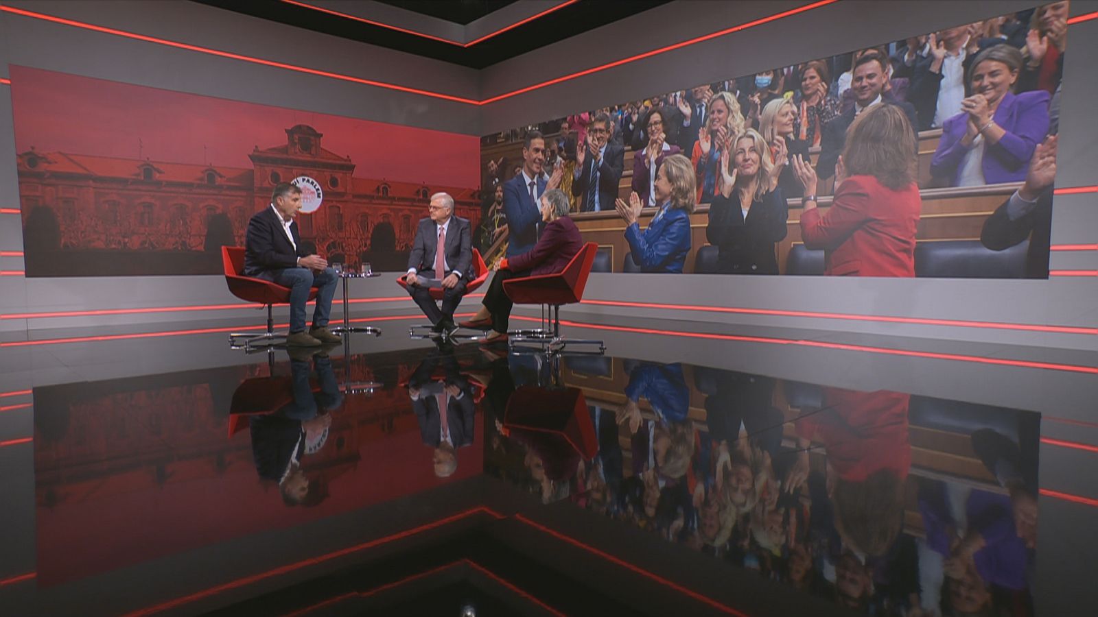 Lluis Falgàs parla amb Milagros Pérez Oliva i Juan López Alegre, a 'Aquí parlem'