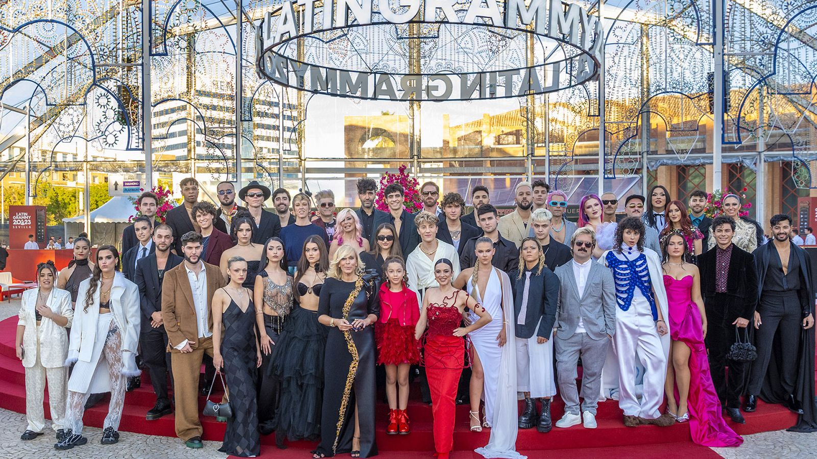 Foto de familia del Benidorm Fest en los Lattin GRAMMYs 2023 en Sevilla
